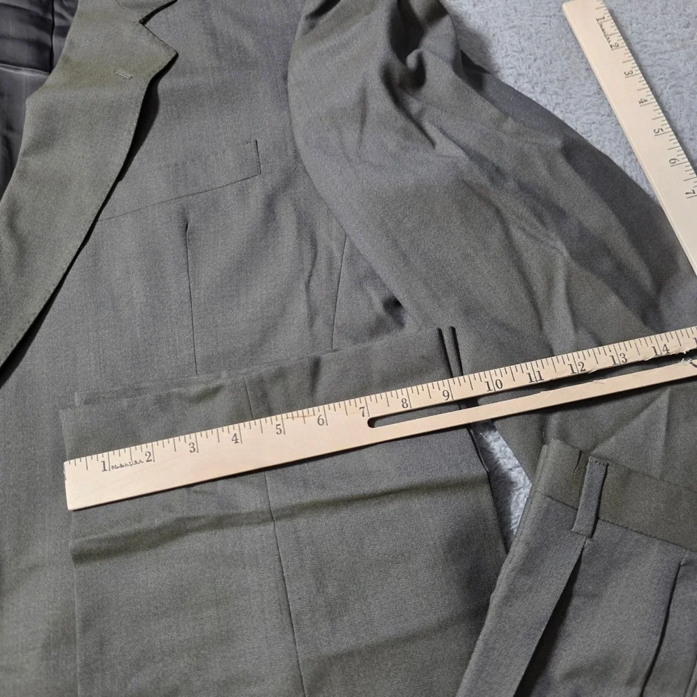 Dillard's Mens 36W 31L 2-Piece Suit Olive Green Pleated Cuffed Wool Blend Classc
